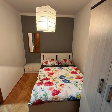 Stan Na Dan Apartman Trg Derventa Dış mekan fotoğraf