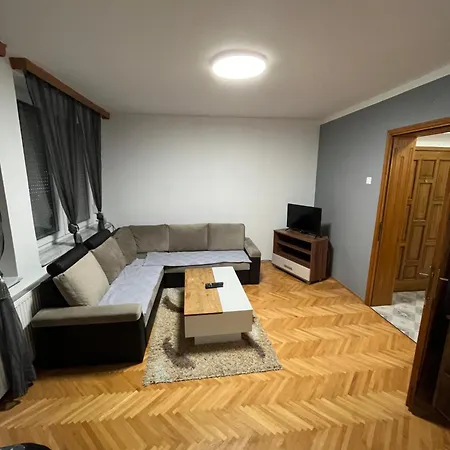 Stan Na Dan Apartman Trg Derventa Dış mekan fotoğraf